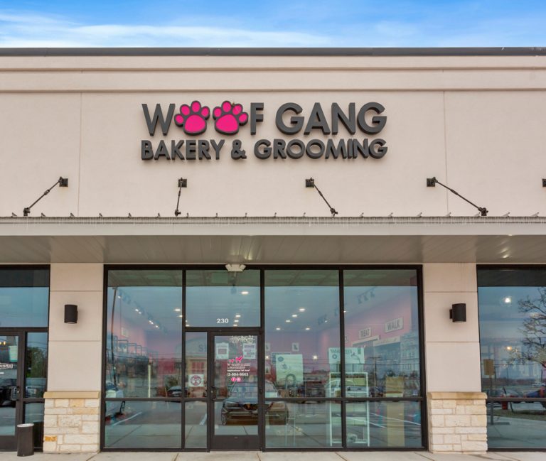Let Your Dog Shop at Woofgang Bakery & Grooming Round the Rock
